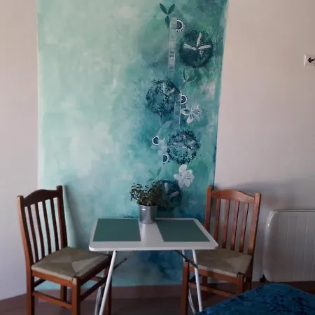 Sunny With Private Bathroom 300m From The