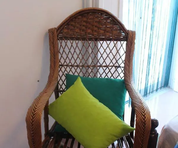 Kwatera prywatna Sunny With Private Bathroom 300m From The