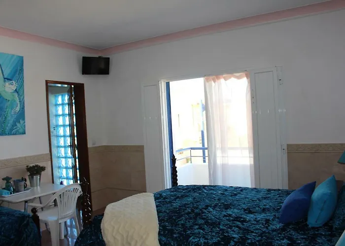Sunny With Private Bathroom 300m From The Kwatera prywatna Sagres