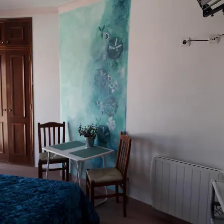 Sunny With Private Bathroom 300m From The Habitación en casa particular *