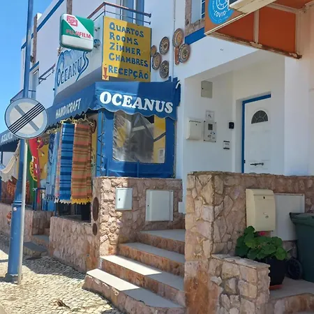 Δωμάτια σε οικογενειακή κατοικία Sunny With Private Bathroom 300m From The