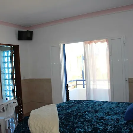 Sunny With Private Bathroom 300m From The Δωμάτια σε οικογενειακή κατοικία Σάγκρες